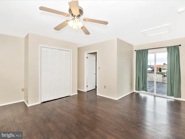 a view of a room with an empty space