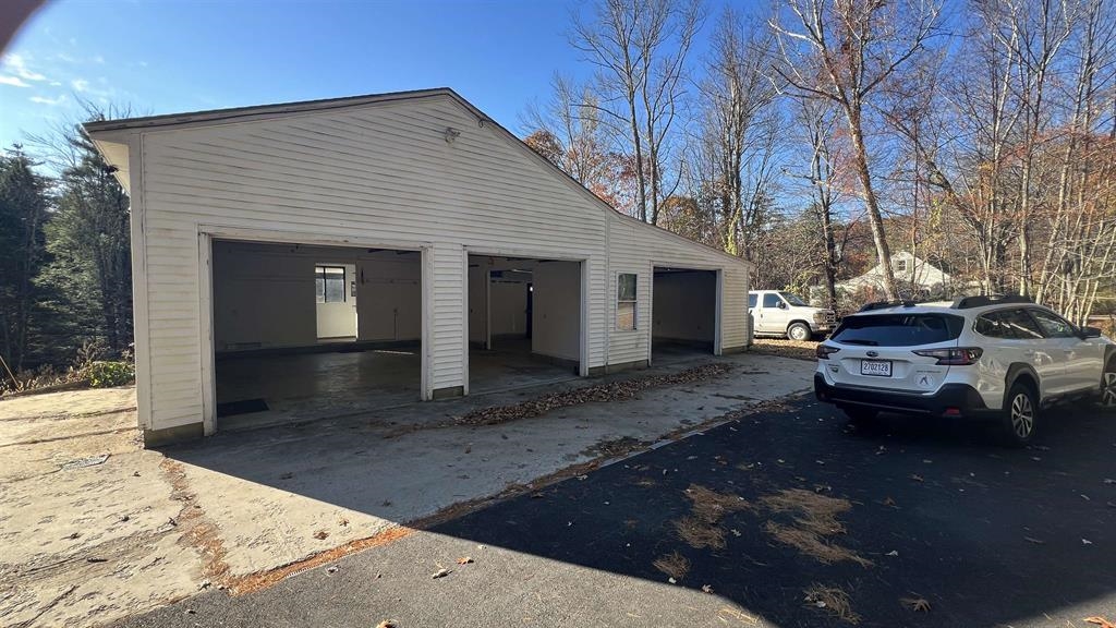 64 Crown Point Road Rochester, NH 03867 - Photo 4 of 28