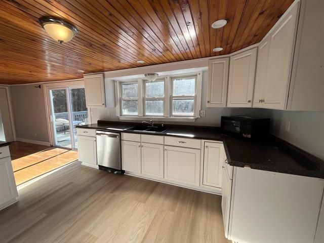 64 Crown Point Road Rochester, NH 03867 - Photo 9 of 28