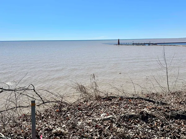 $69,900 | 216 Lakeview Drive, Algoma, WI 54201