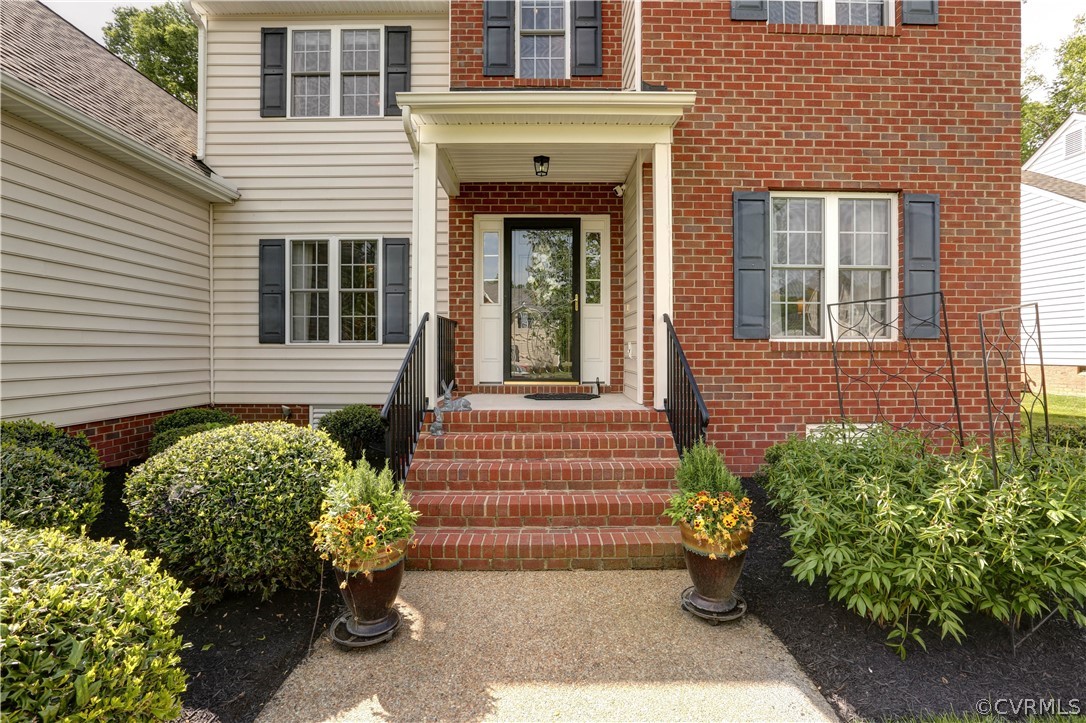 620 Carldan Road Richmond, VA 23227 - Photo 2 of 41 Entrance with brick steps and columns.