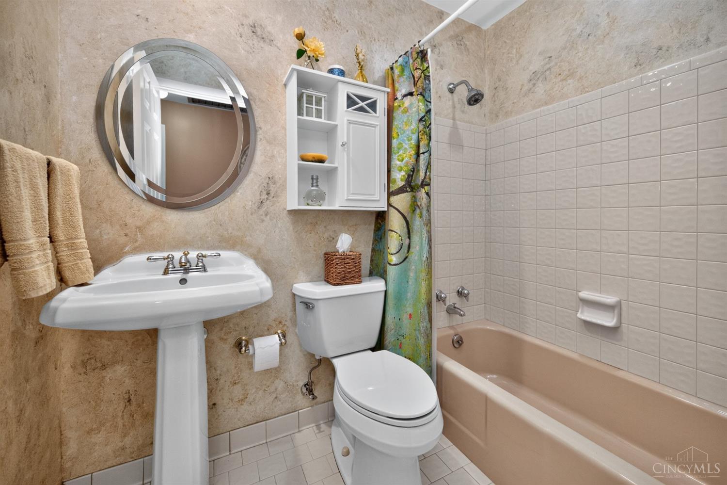3078 Ebenezer Road Cincinnati, OH 45233 - Photo 34 of 51 Guest bath