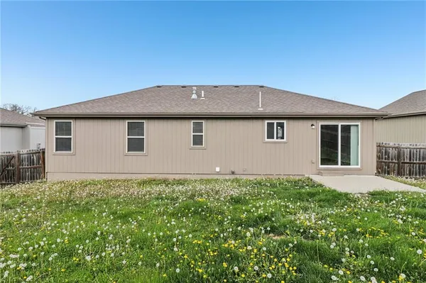 $409,900 | 1307 Northwest Hilltop Lane, Grain Valley, MO 64029