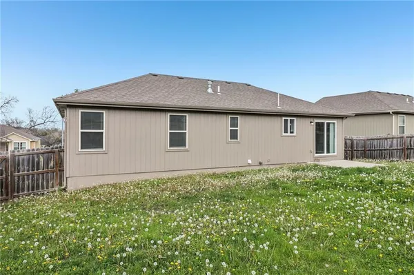 $409,900 | 1307 Northwest Hilltop Lane, Grain Valley, MO 64029