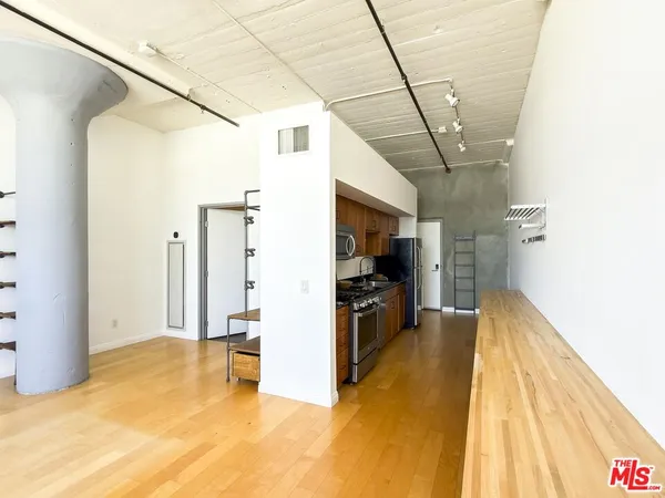 $2,050 | 420 San Pedro Street, Unit 405, Los Angeles, CA 90013