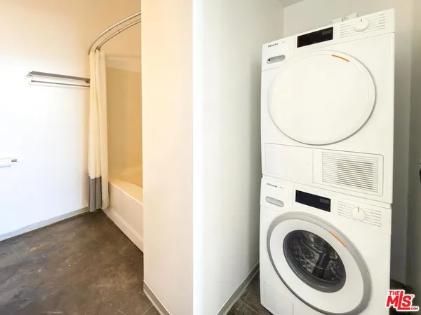 $2,050 | 420 San Pedro Street, Unit 405, Los Angeles, CA 90013