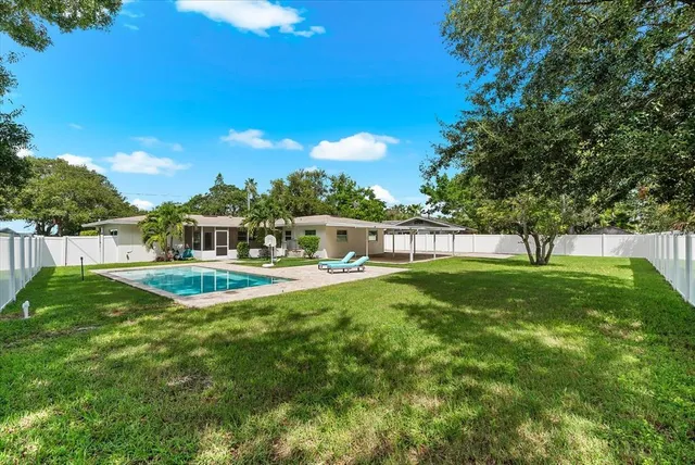 a view of a back yard of the house