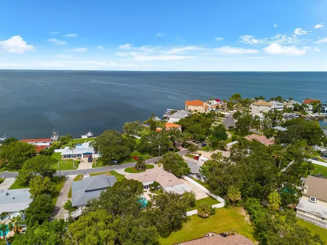 $615,000 | 125 Carlyle Drive, Palm Harbor, FL 34683