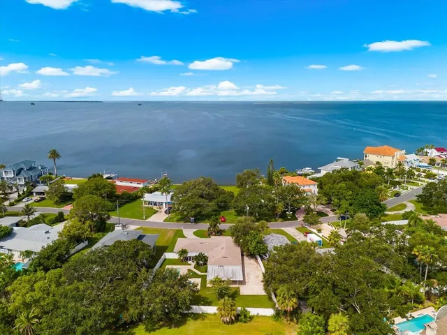 $615,000 | 125 Carlyle Drive, Palm Harbor, FL 34683
