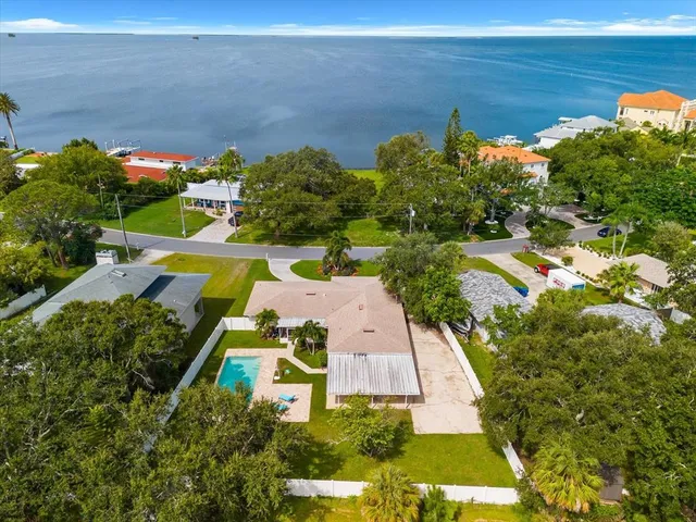 $615,000 | 125 Carlyle Drive, Palm Harbor, FL 34683