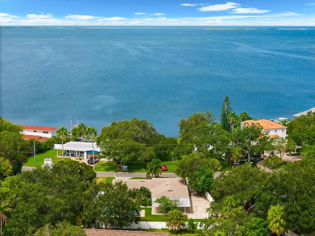 $615,000 | 125 Carlyle Drive, Palm Harbor, FL 34683