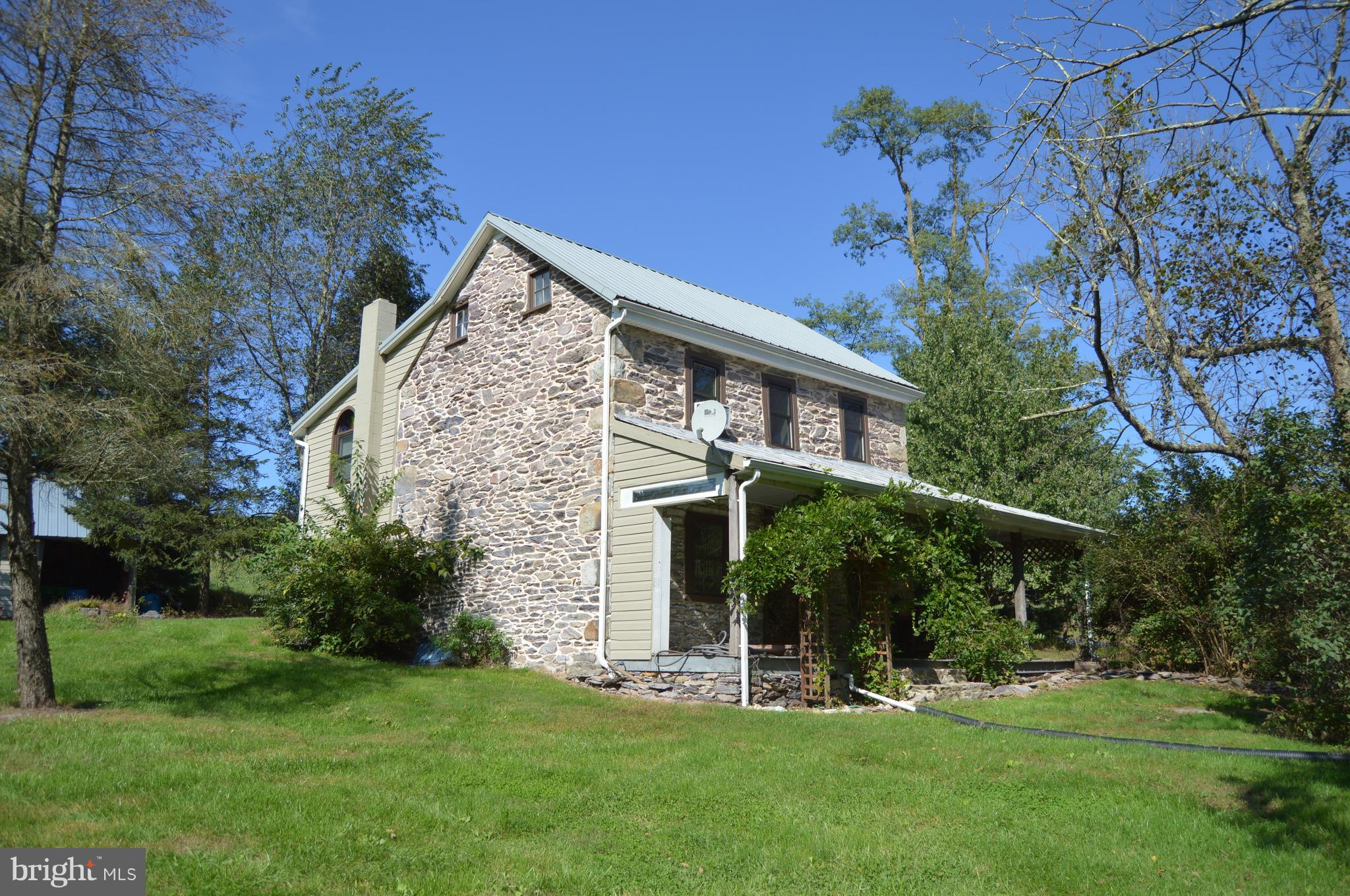 Beautiful Stone Home with Mountain Views