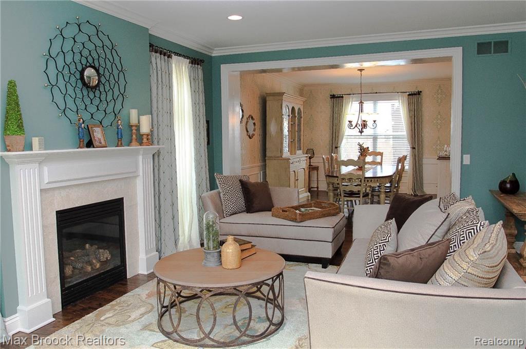 2165 Yorkshire Road Birmingham, MI 48009 - Photo 9 of 38 Gallery Image 9