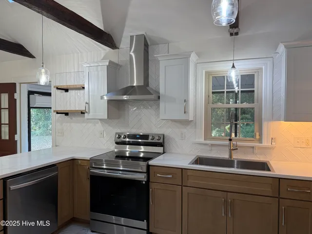 $499,999 | 101 Forest Drive, Clinton, NC 28328