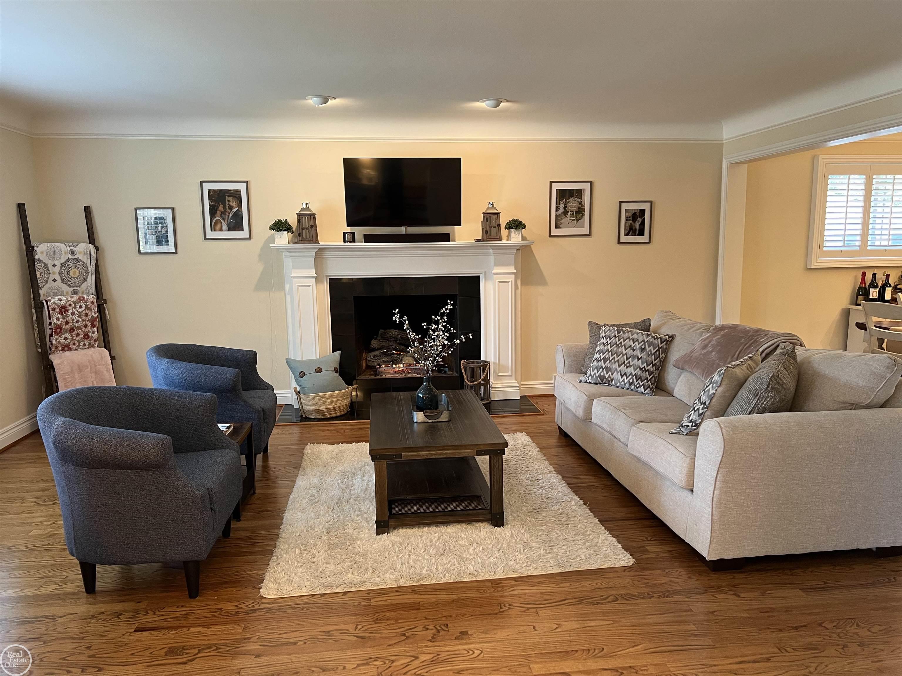 1870 Prestwick Road Grosse Pointe, MI 48236 - Photo 16 of 66 50155436-a3be09e1-bc08-4a19-befd-810b8bba7baf.JPG