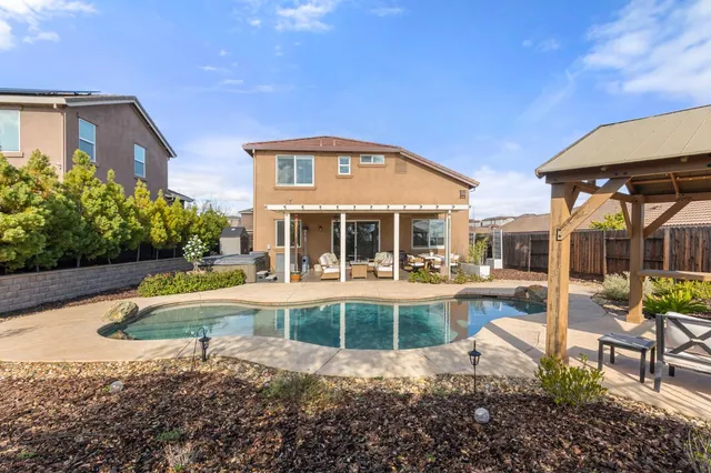 a view of a backyard with sitting area and furniture