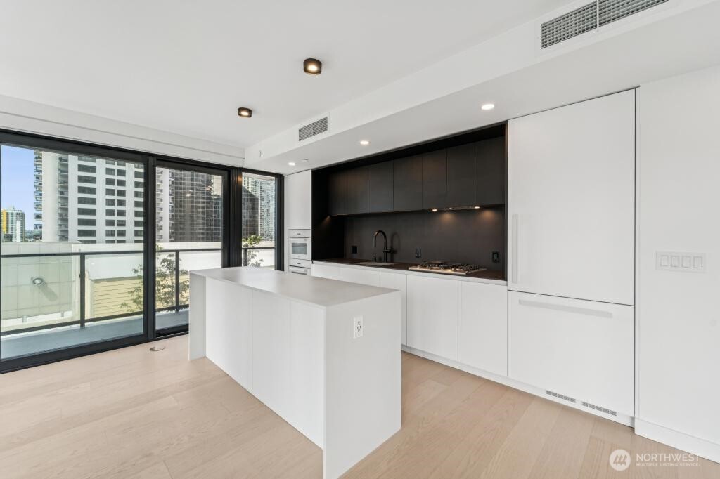 300 Virginia Street, Unit 812 Seattle, WA 98101 - Photo 4 of 39