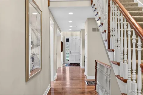 $1,100,000 | 6 Upper Conway Lane, Chesterfield, MO 63017