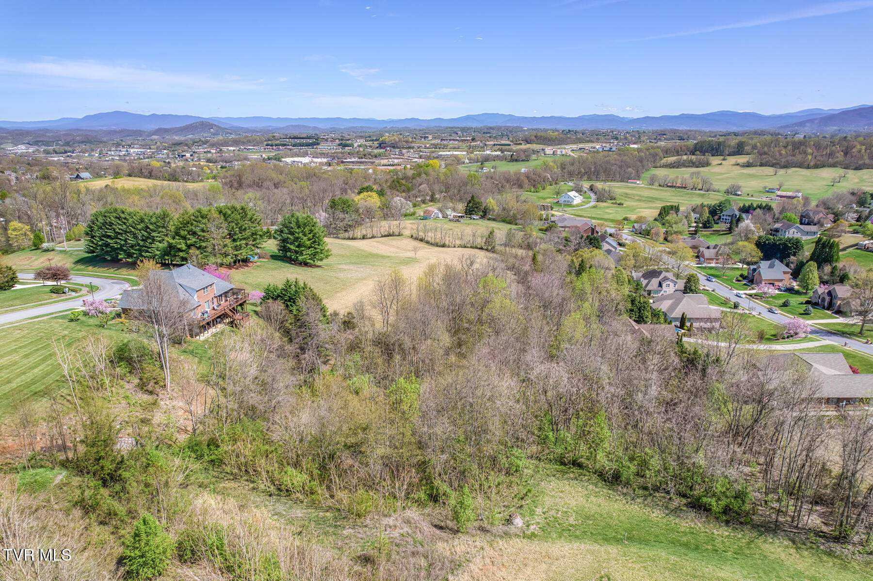 125 Simmons Ridge, Unit 8 Johnson City, TN 37604 - Photo 14 of 19 125 Simmons Ridge-14