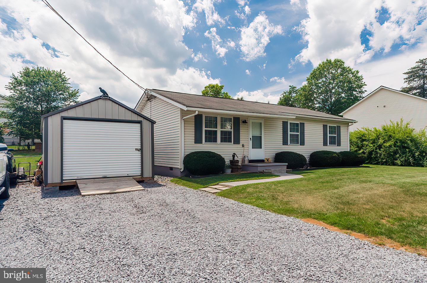 202 Truman Road Inwood, WV 25428 - Photo 4 of 42