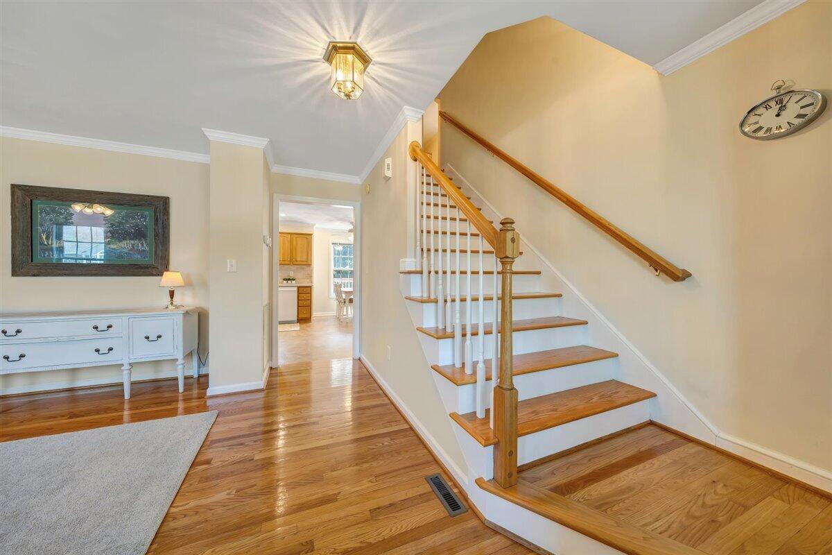 604 Castleridge Road Vinton, VA 24179 - Photo 11 of 48 Stairway