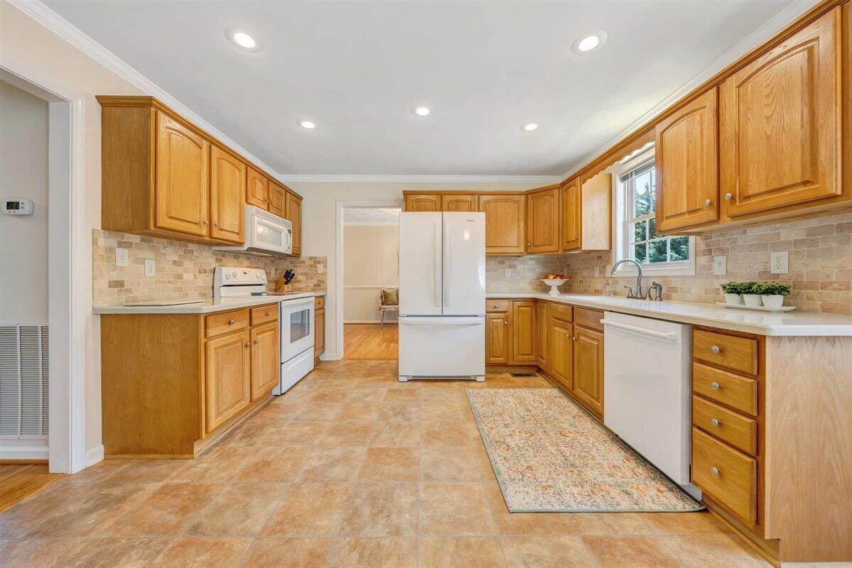 604 Castleridge Road Vinton, VA 24179 - Photo 16 of 48 Kitchen