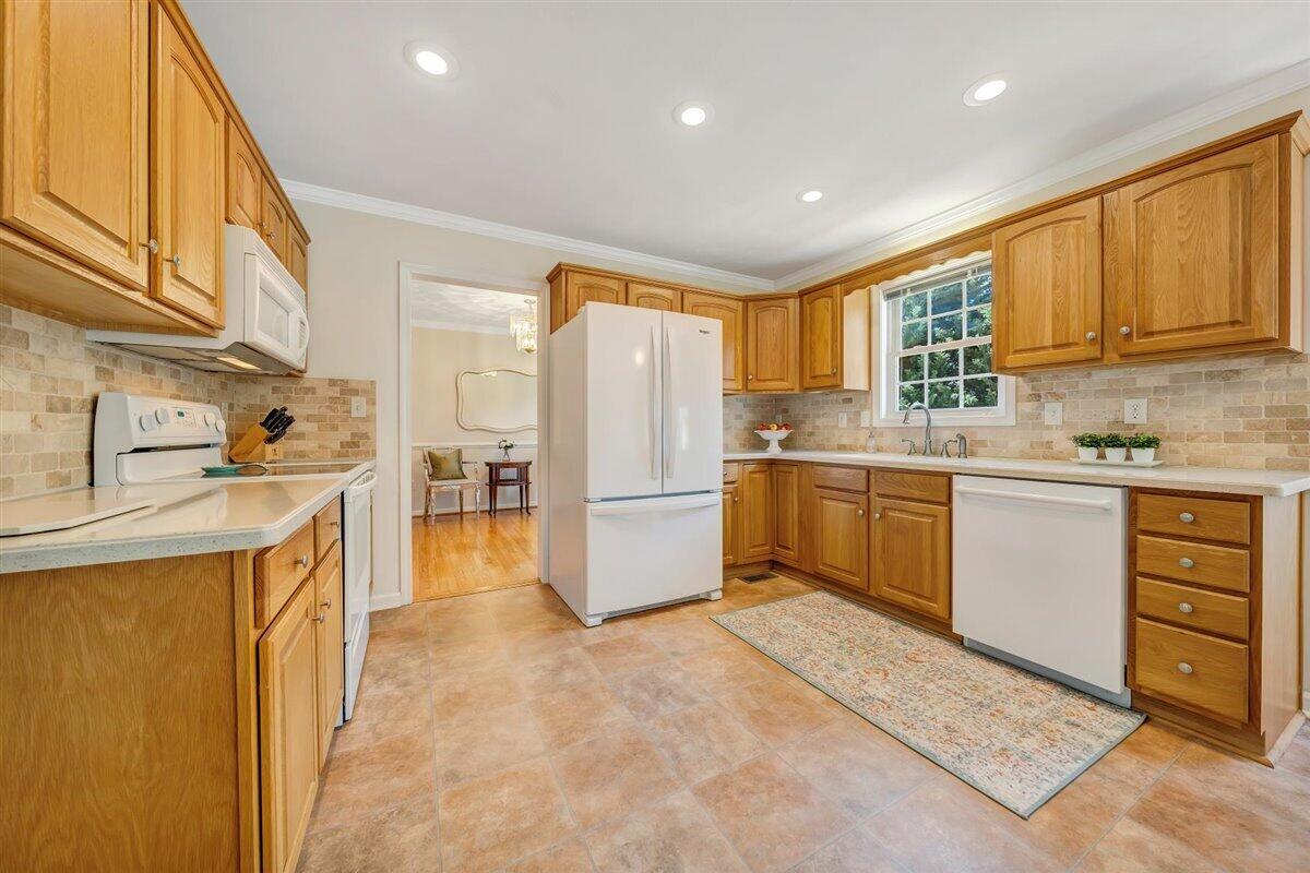 604 Castleridge Road Vinton, VA 24179 - Photo 17 of 48 Kitchen