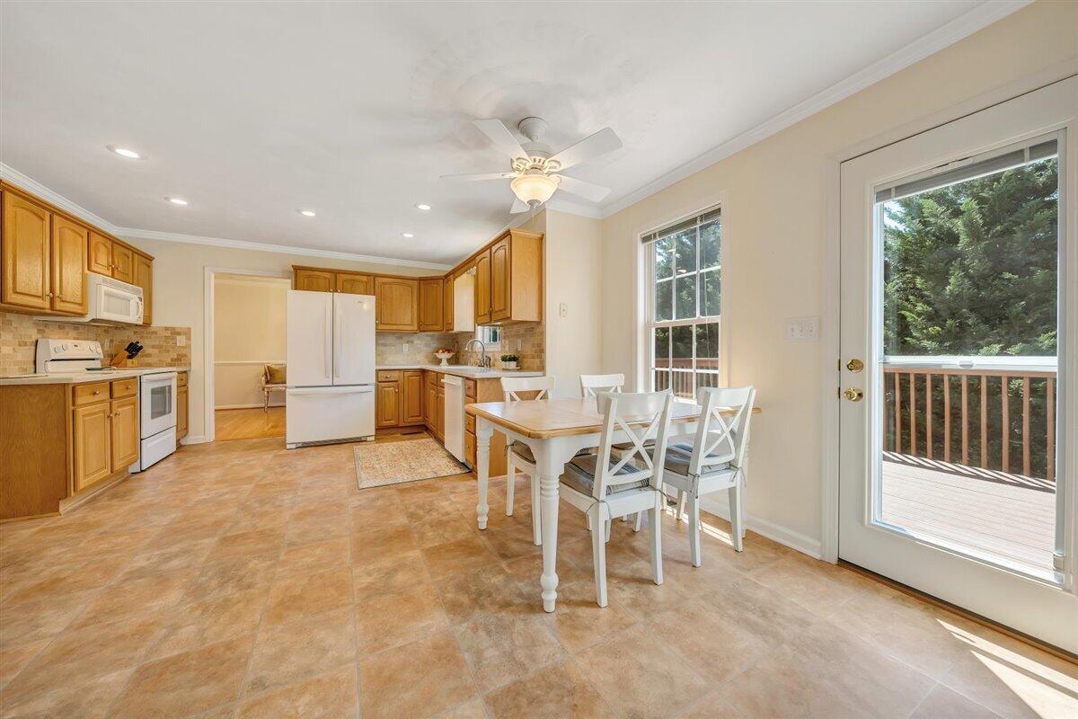 604 Castleridge Road Vinton, VA 24179 - Photo 20 of 48 Breakfast Area