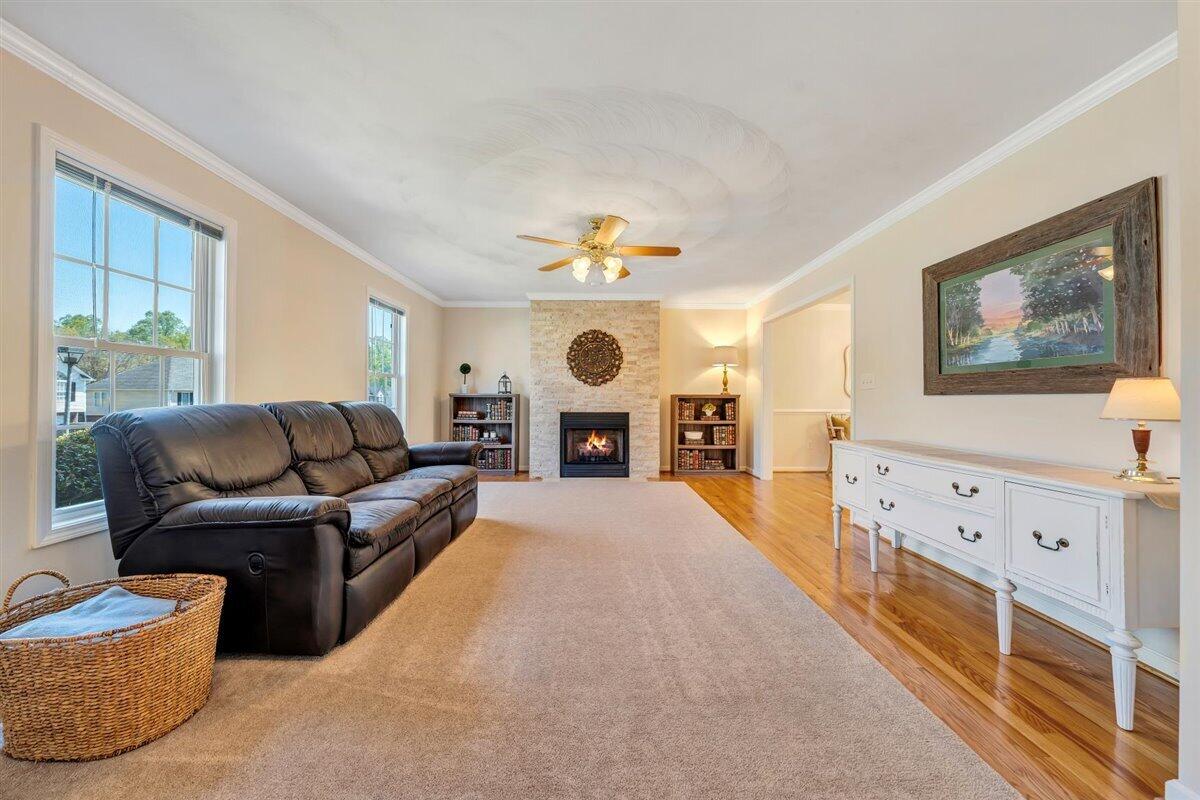 604 Castleridge Road Vinton, VA 24179 - Photo 6 of 48 Living Room