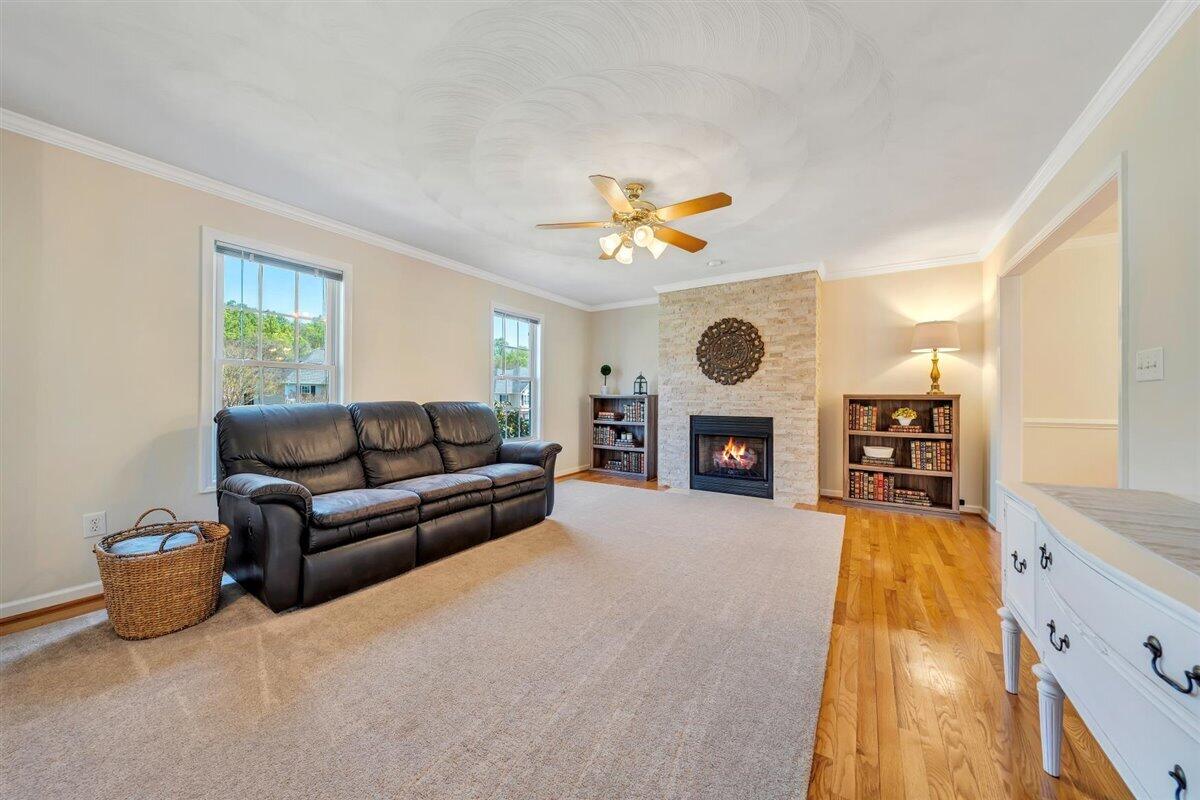 604 Castleridge Road Vinton, VA 24179 - Photo 7 of 48 Living Room