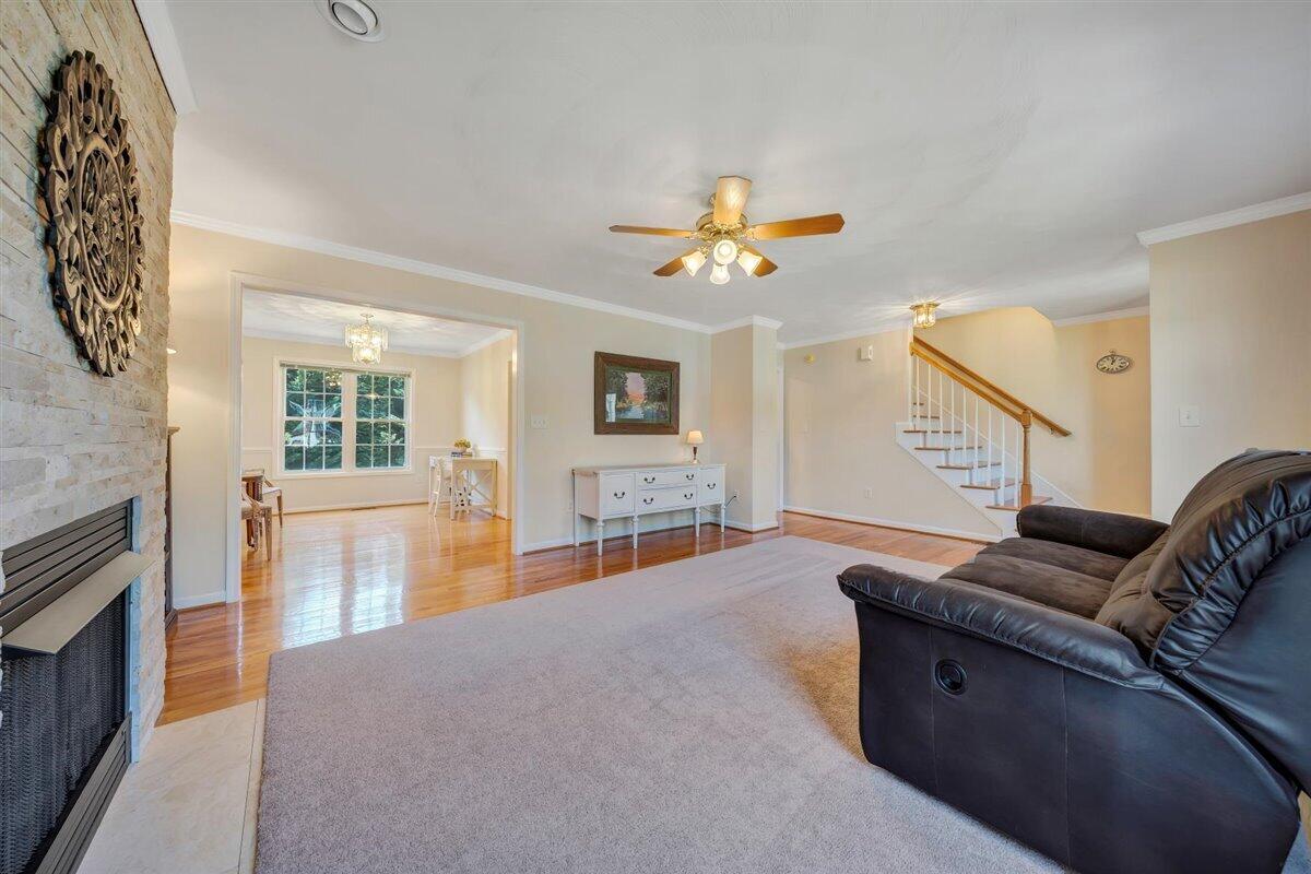 604 Castleridge Road Vinton, VA 24179 - Photo 9 of 48 Living Room