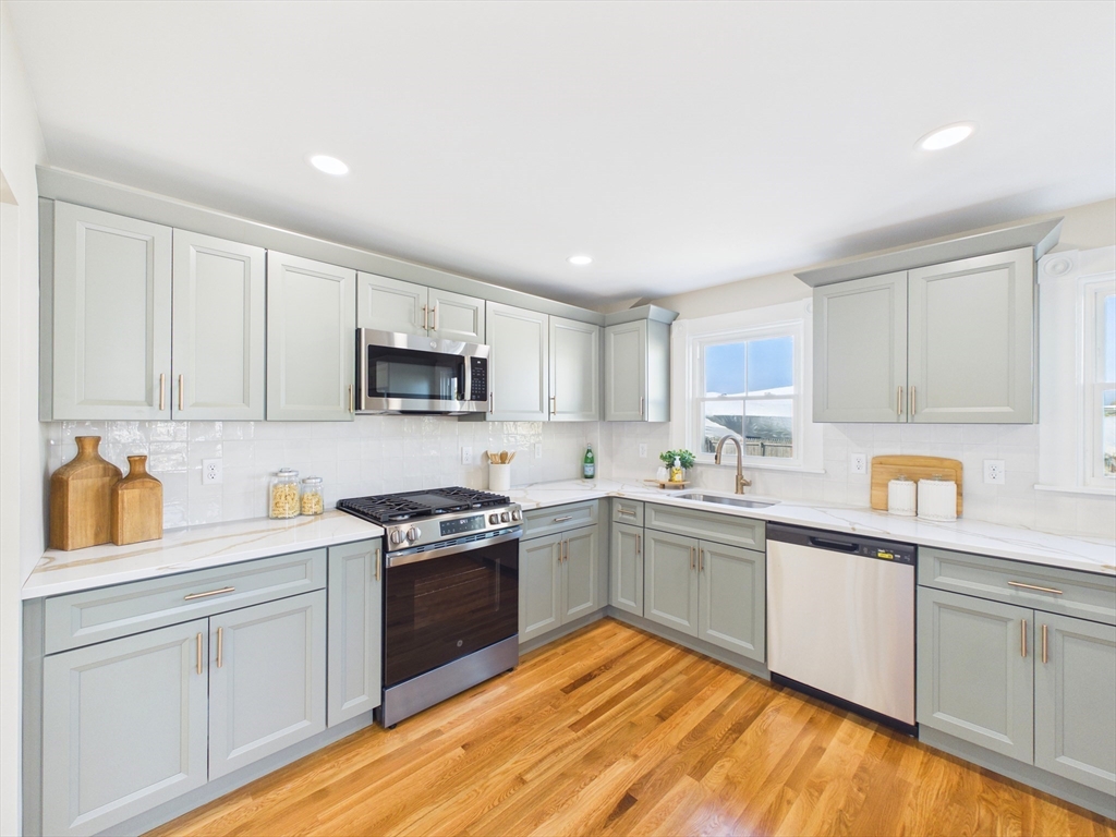 84 Middle Street Fairhaven, MA 02719 - Photo 3 of 34