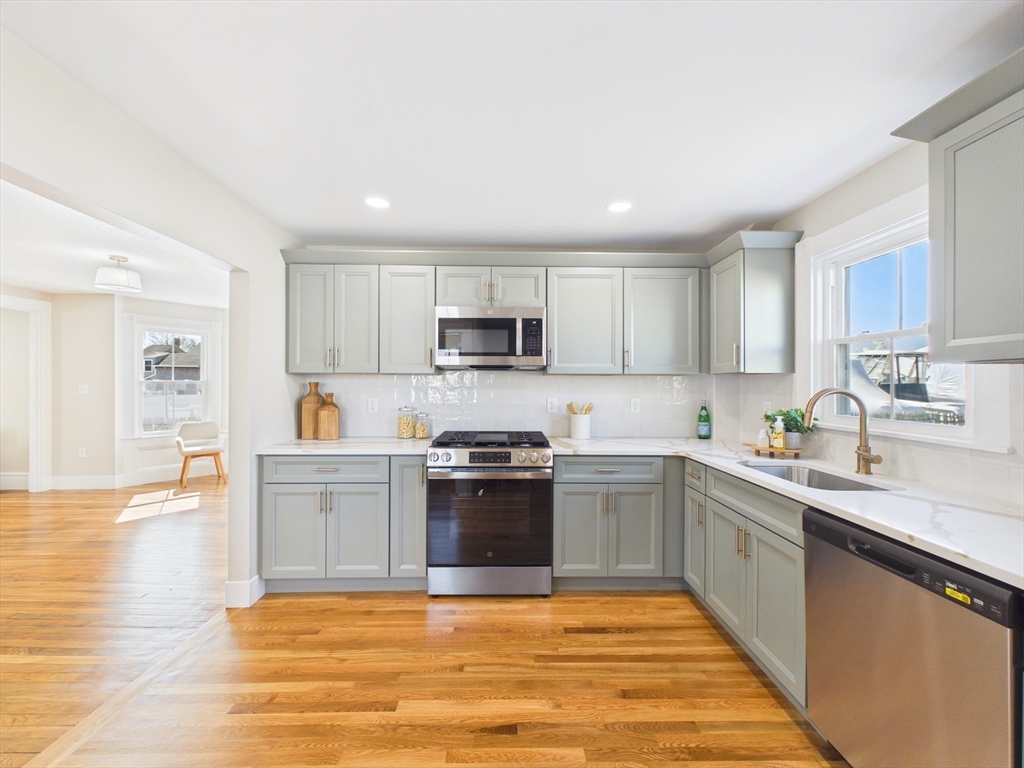 84 Middle Street Fairhaven, MA 02719 - Photo 7 of 34