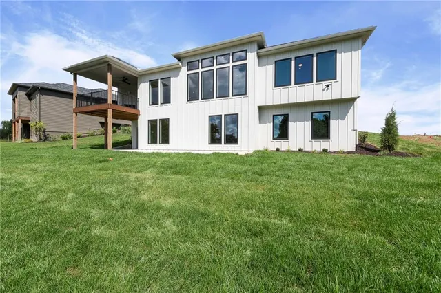 $995,500 | 8716 North Lewis Avenue, Kansas City, MO 64157