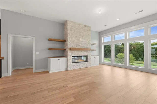 $995,500 | 8716 North Lewis Avenue, Kansas City, MO 64157