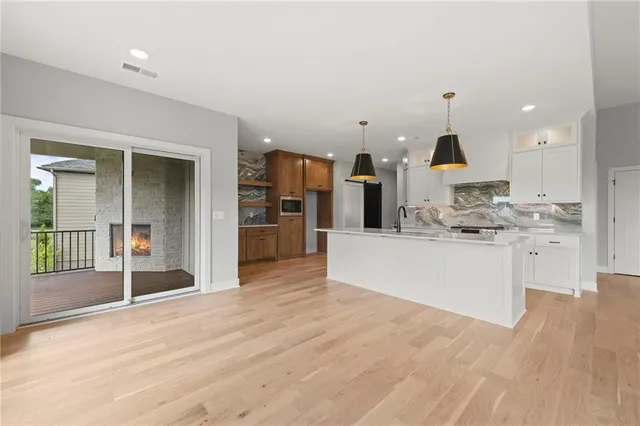 $995,500 | 8716 North Lewis Avenue, Kansas City, MO 64157