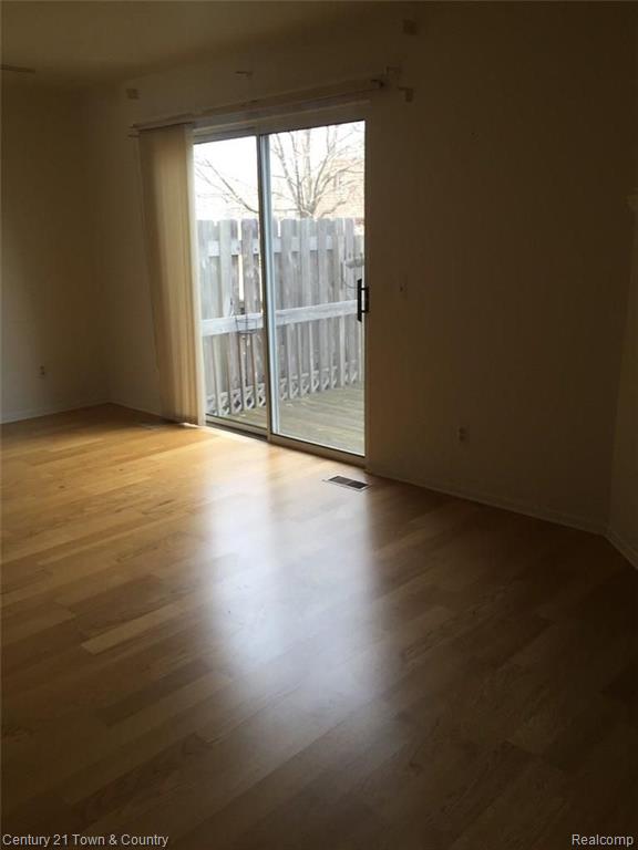 4989 Crooks Road Royal Oak, MI 48073 - Photo 8 of 16