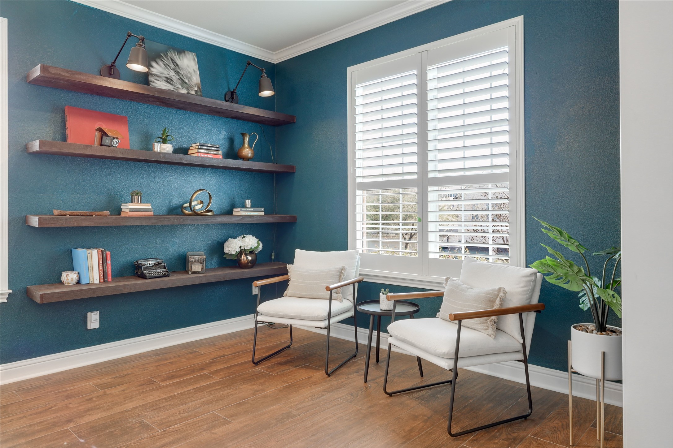 7621 Menler Drive Austin, TX 78735 - Photo 13 of 40 Formal dining/flex room