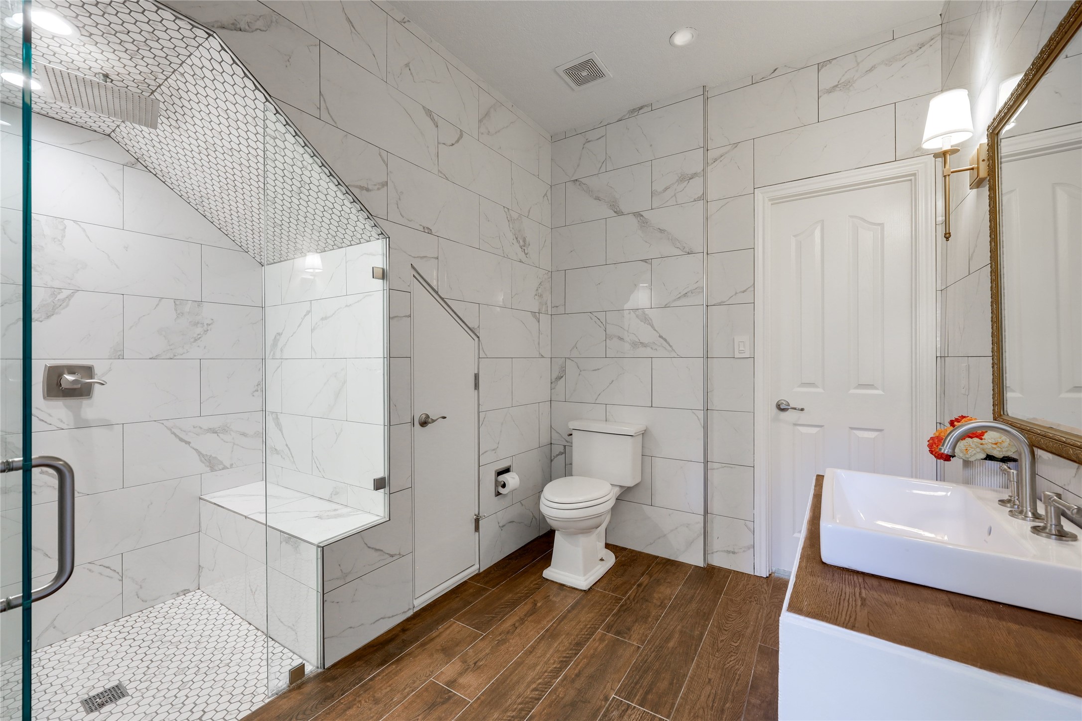 7621 Menler Drive Austin, TX 78735 - Photo 19 of 40 Downstairs guest bath