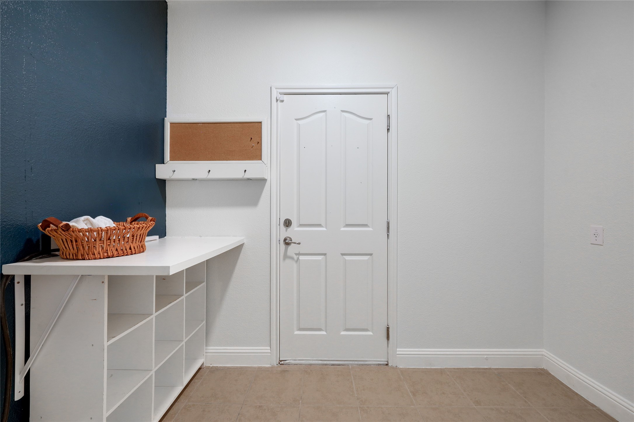 7621 Menler Drive Austin, TX 78735 - Photo 34 of 40 Laundry room and entry to garage