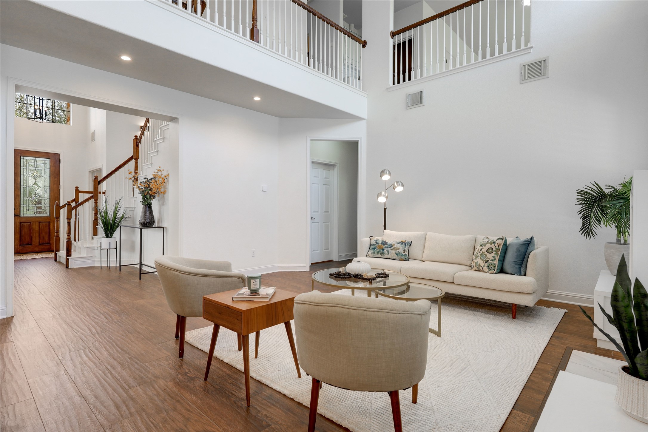 7621 Menler Drive Austin, TX 78735 - Photo 4 of 40 Living area