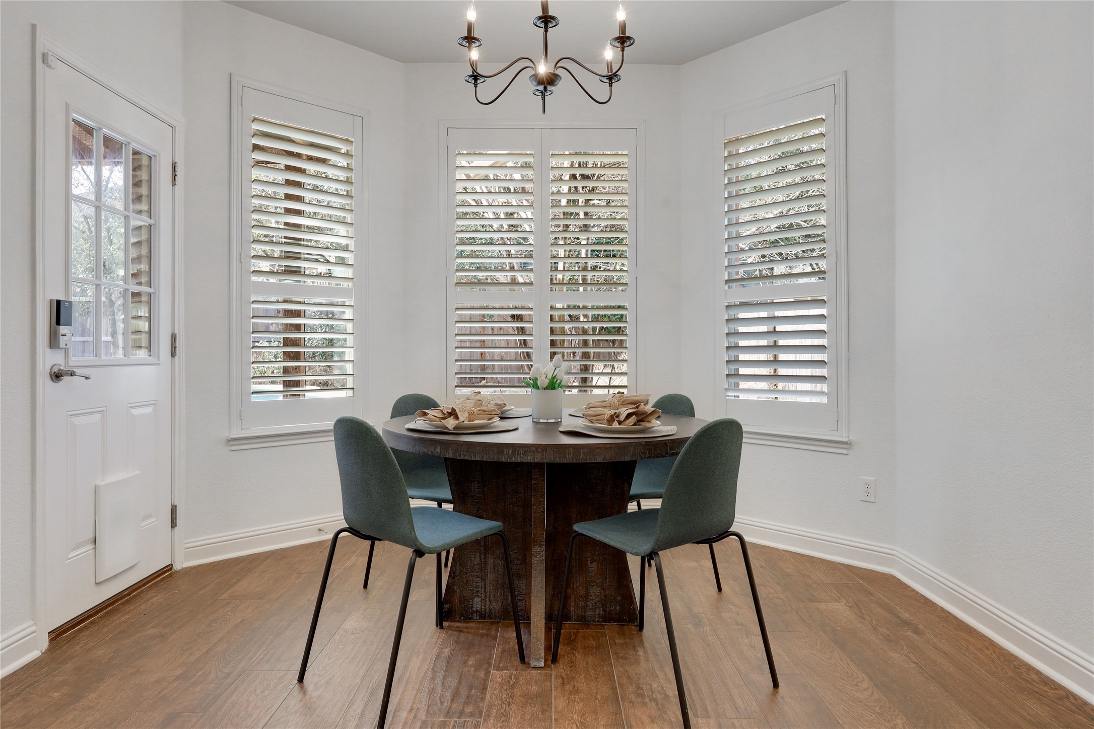 7621 Menler Drive Austin, TX 78735 - Photo 8 of 40 Breakfast area
