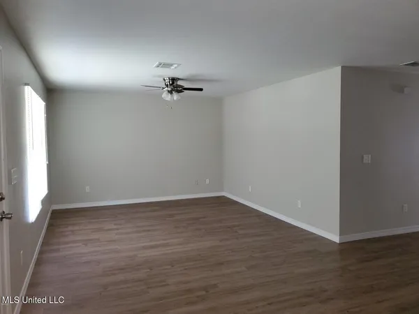 $1,250 | 6075 West Ridley Street, Bay St. Louis, MS 39520
