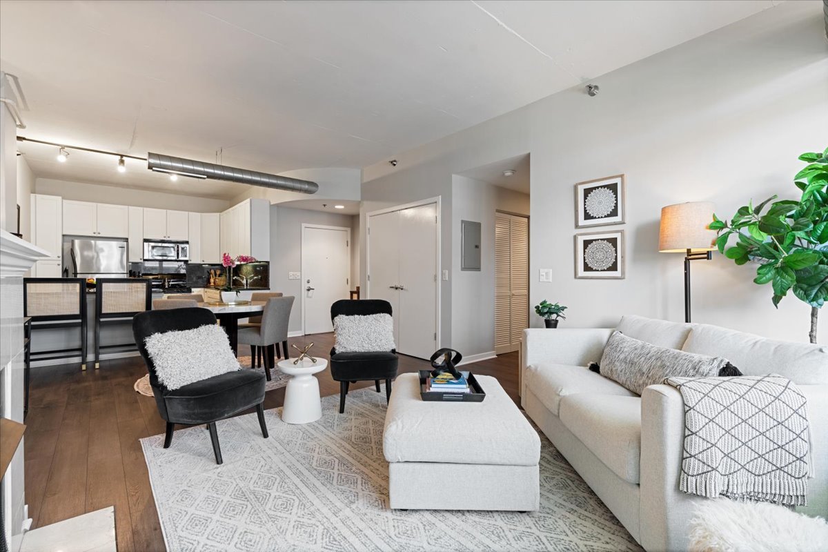 909 West Washington Boulevard, Unit 606 Chicago, IL 60607 - Photo 7 of 20