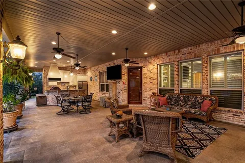 $1,095,000 | 206 Normandy Drive, Folsom, LA 70437