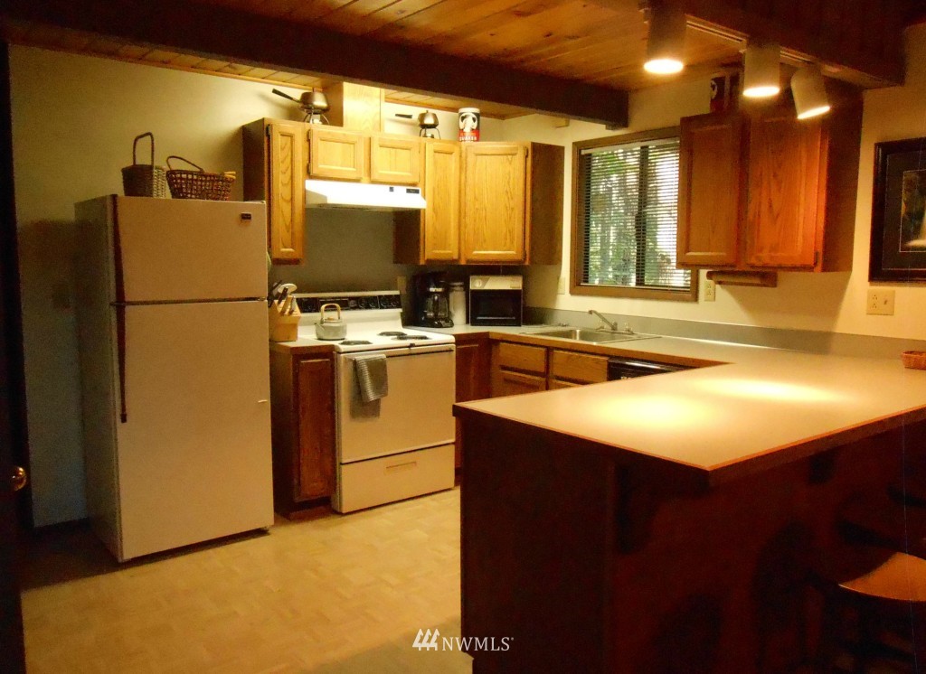 157 Sunstone Road Packwood, WA 98361 - Photo 3 of 18 Gallery Image 3