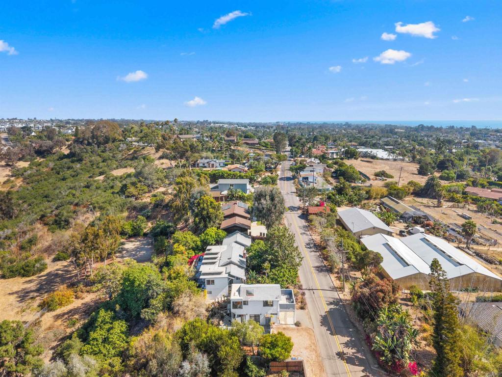 1243 Saxony Road Encinitas, CA 92024 - Photo 6 of 37 Gallery Image 6
