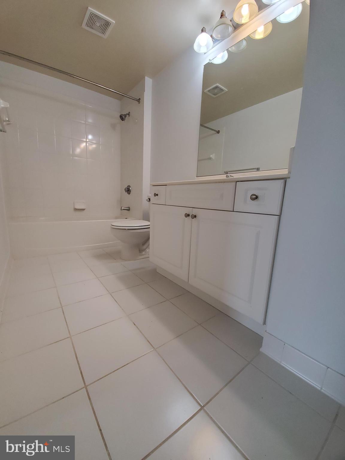 2726 Gallows Road, Unit 719 Vienna, VA 22180 - Photo 27 of 32 Gallery Image 27