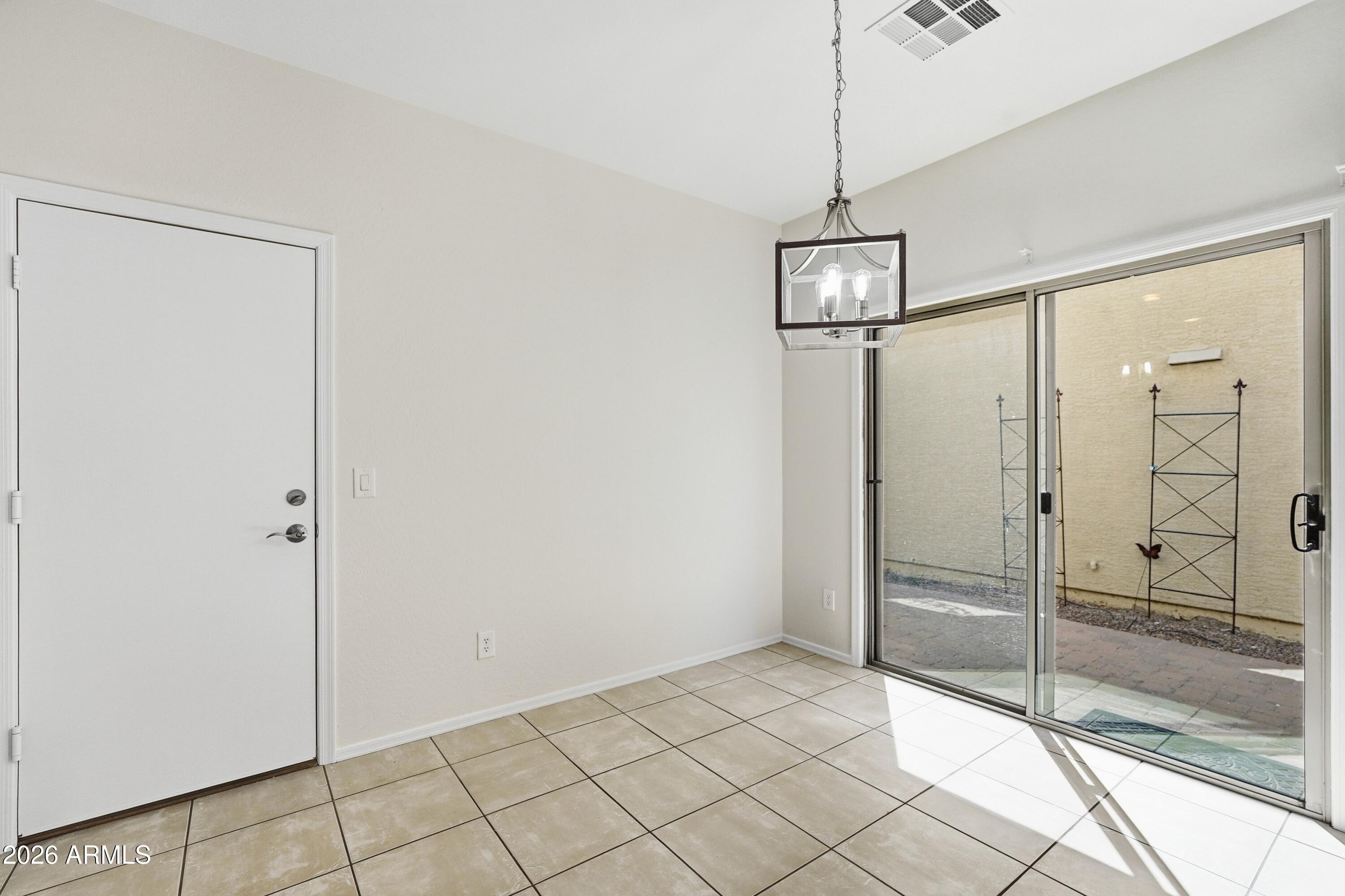 1695 East Joseph Way Gilbert, AZ 85295 - Photo 3 of 18 006_ListerPros (47)