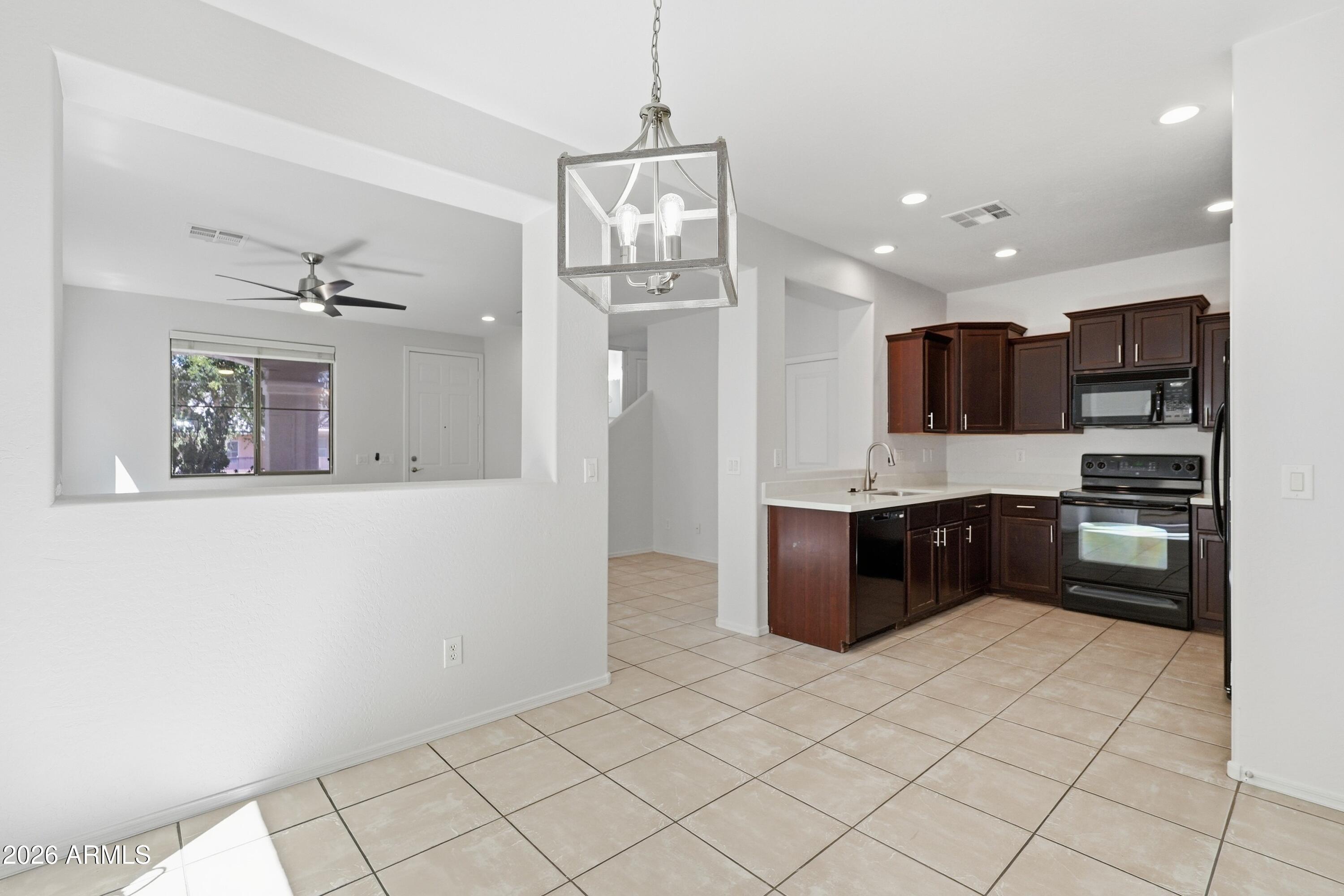 1695 East Joseph Way Gilbert, AZ 85295 - Photo 6 of 18 010_ListerPros (52)